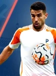 Jugador de fútbol con camiseta de Pinnacle y balón